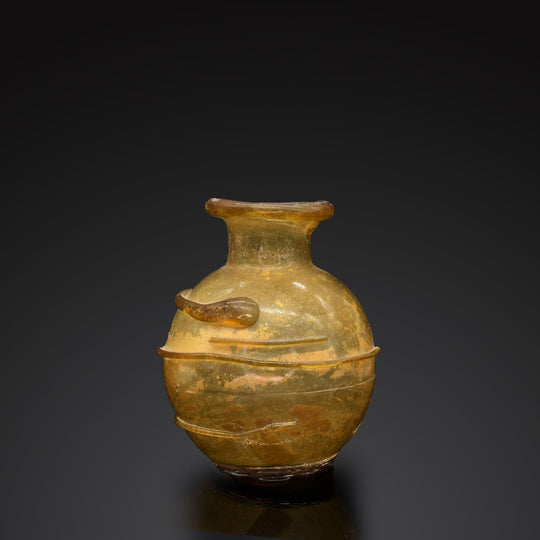 Eine römische Bernsteinglasflasche, ca. 2. – 3. Jahrhundert n. Chr