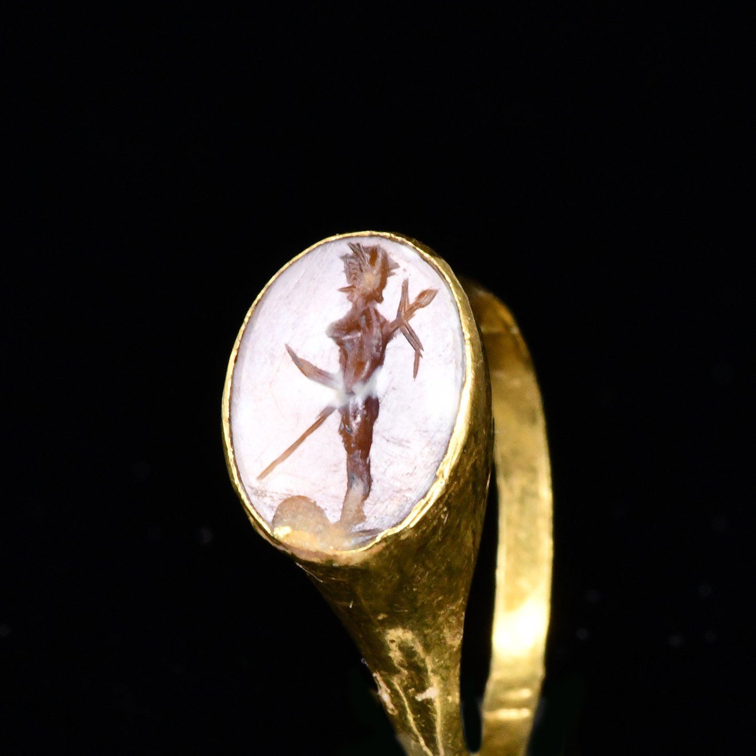 A Roman Gold and Agate Finger Ring, ca. 2nd century CE