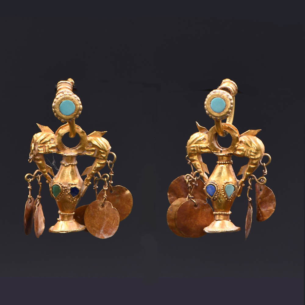Ein Paar oströmische Gold-, Türkis- und Lapisohrringe, römische Kaiserzeit, ca. 2. – 3. Jahrhundert n. Chr
