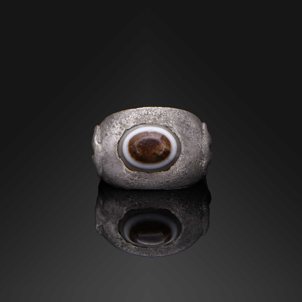 A large Roman Silver Eye Agate Ring, ca. 3rd century CE