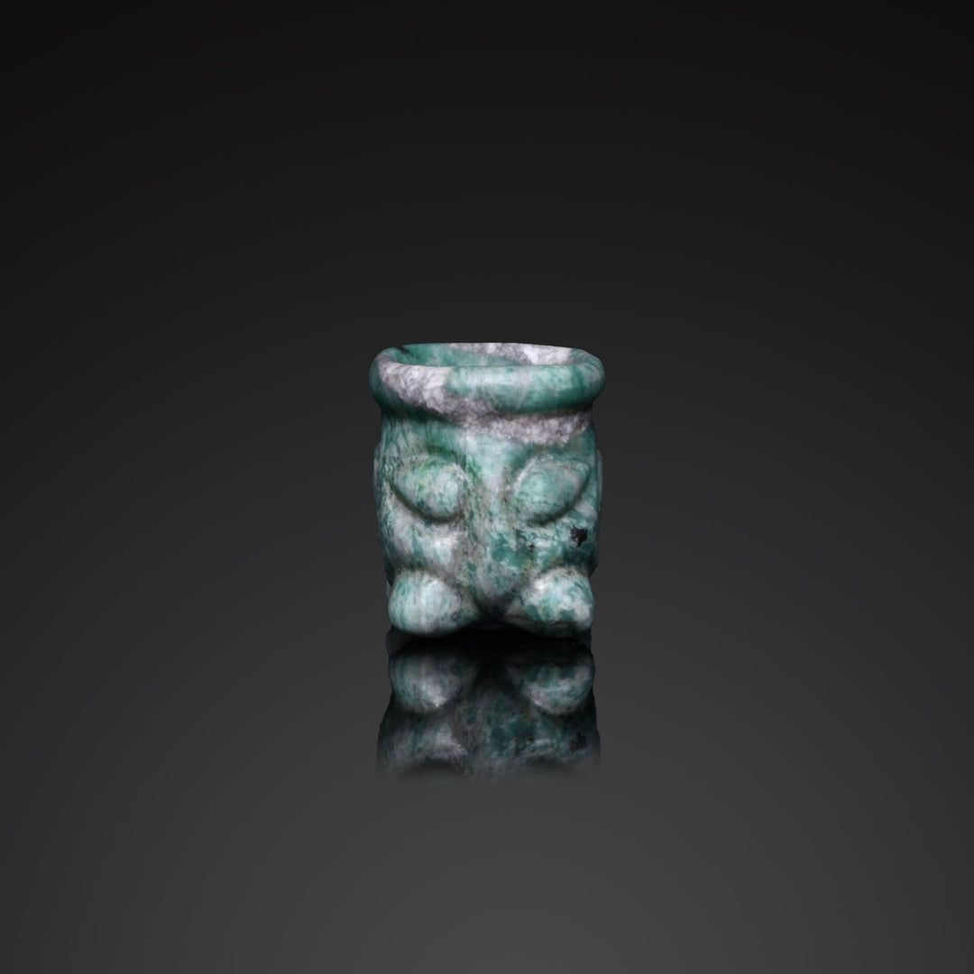 Ein seltenes Maya-Miniatur-Votivgefäß aus Jade, klassische Periode, ca. 550 - 950 n. Chr